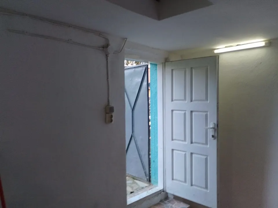 Intrarea secundară